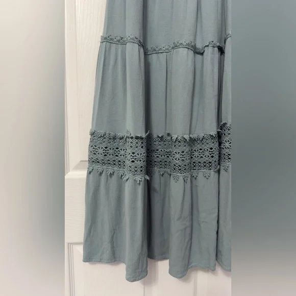 Elegant strapless Blue dress with Lace Details - Picture 4 of 5